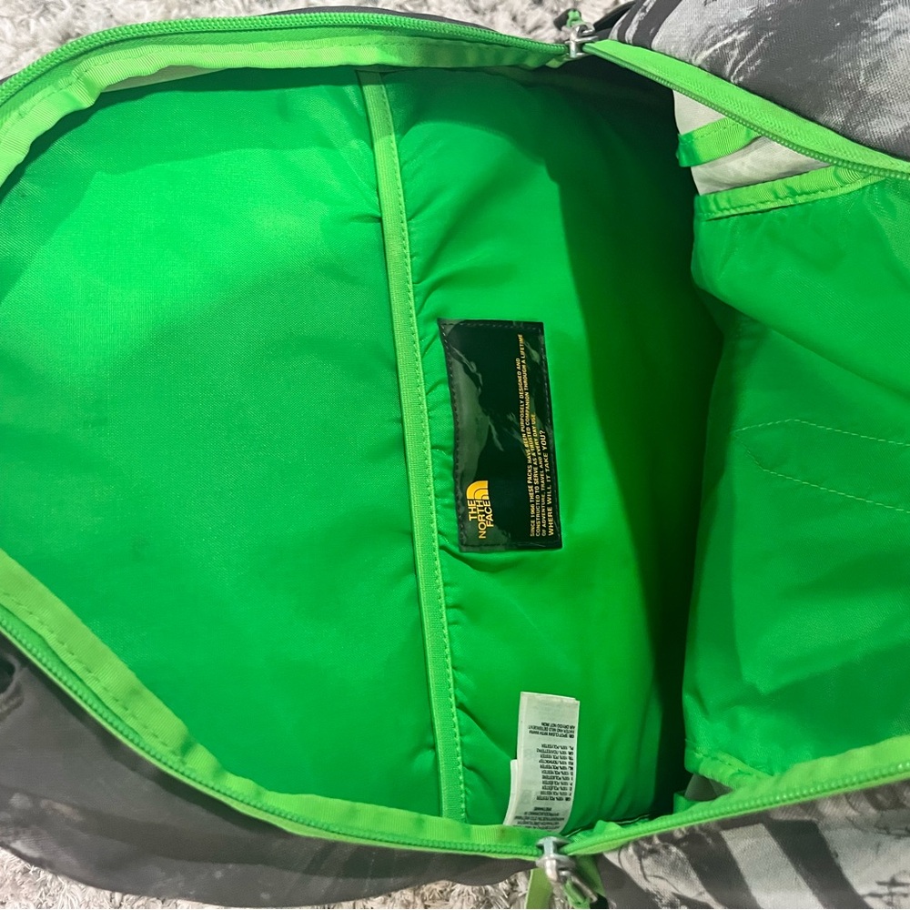 The North Face Haystack Men's Camouflage and Green Backpack - Picture 2 of 6